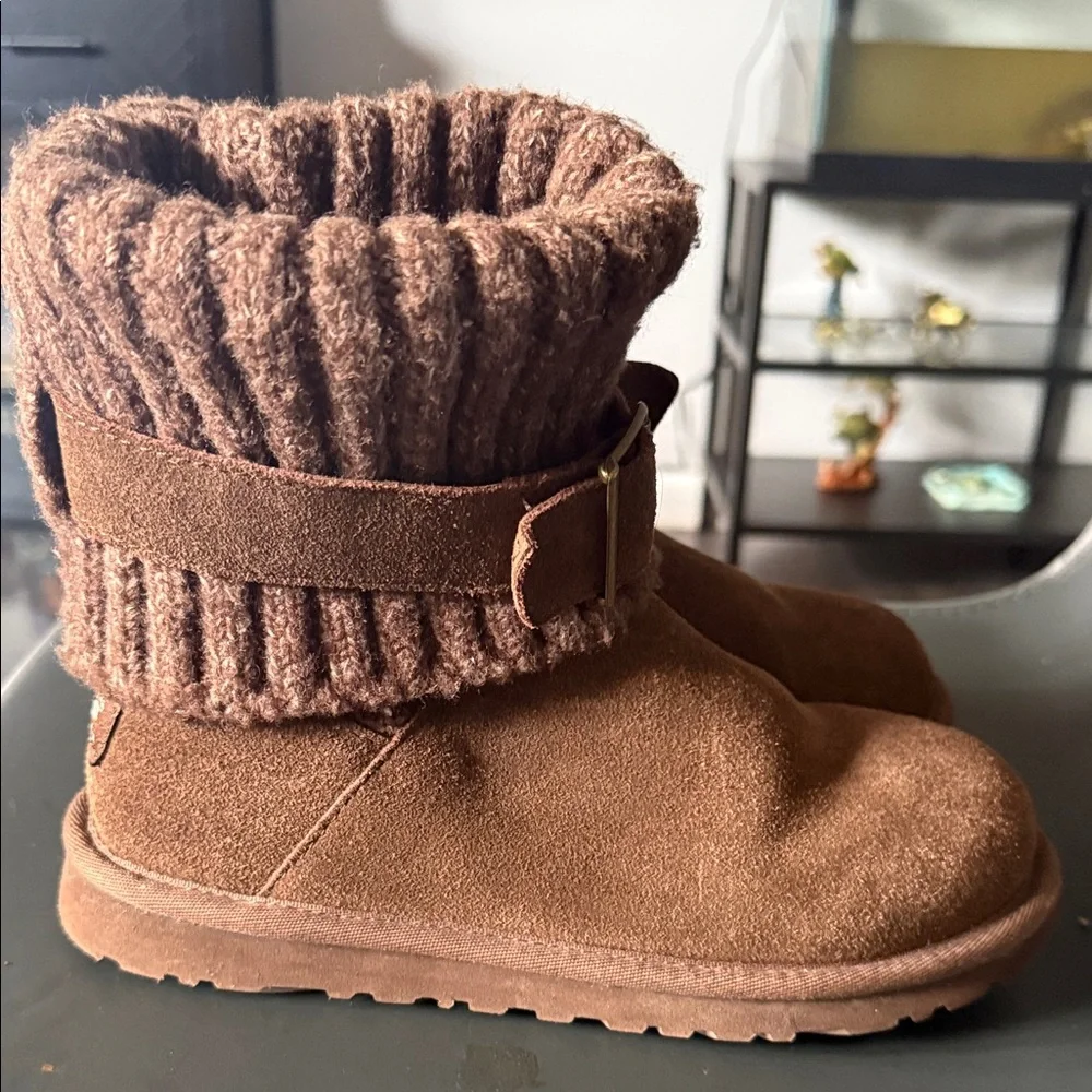 UGG Cambridge Boot, Kids Size 5
